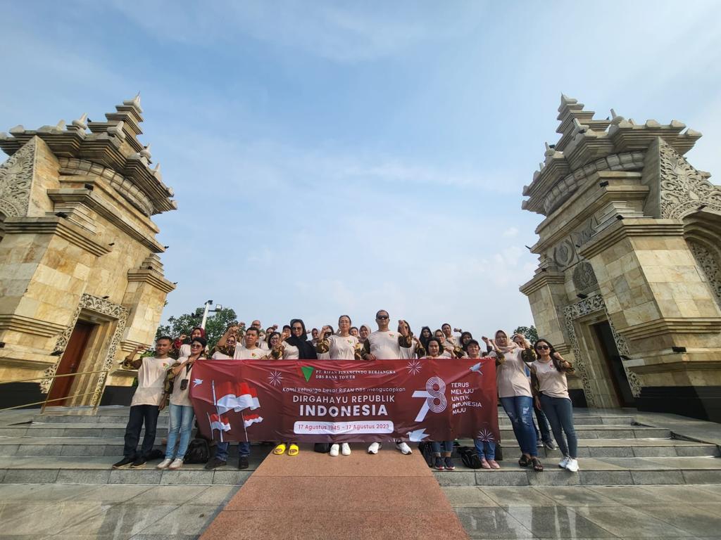Peringati Hari Kemerdekaan RFB DBS Kunjungi Taman Makam Pahlawan